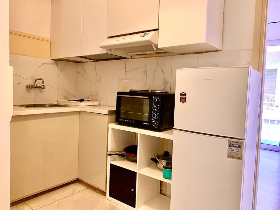 2 Bedroom Apartment 300 Meters Metro Aghios Loanis アテネ エクステリア 写真