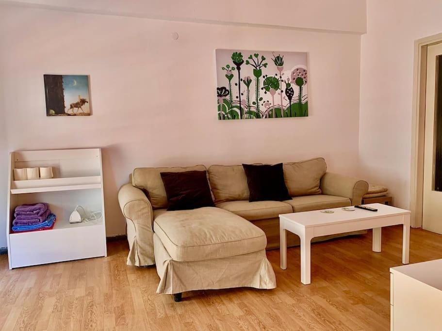 2 Bedroom Apartment 300 Meters Metro Aghios Loanis アテネ エクステリア 写真