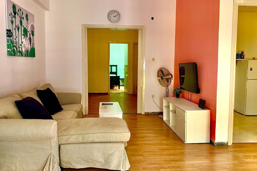 2 Bedroom Apartment 300 Meters Metro Aghios Loanis アテネ エクステリア 写真